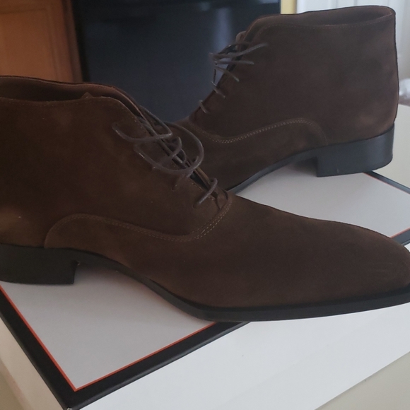 NWT pair of shoes for men